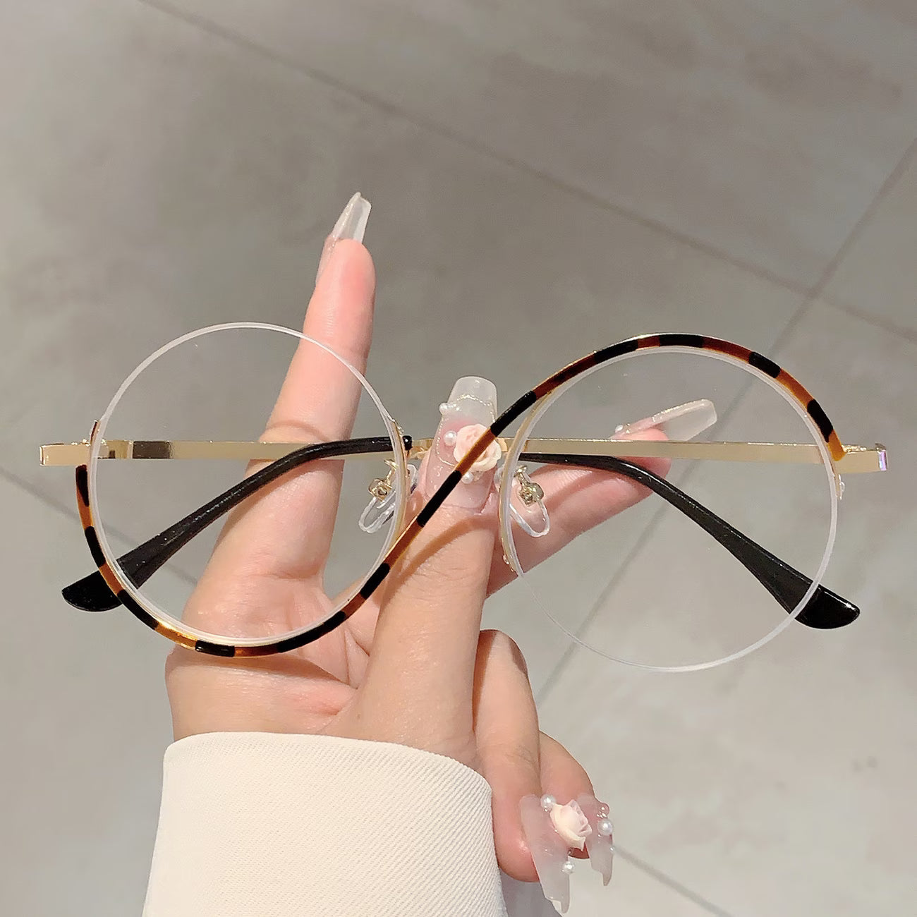 Round Metal Frame Fashion Glasses